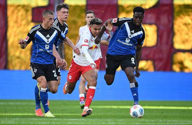 2-1，鲍姆加特纳双响炮，率队6轮不败逼近德甲榜首，仅差拜仁2分